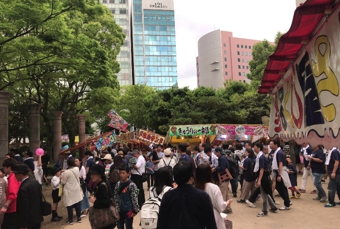 博多どんたく期間中に立ち並ぶ露店