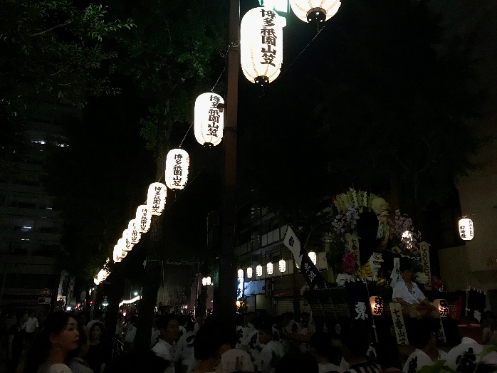 博多祇園山笠期間中の提灯