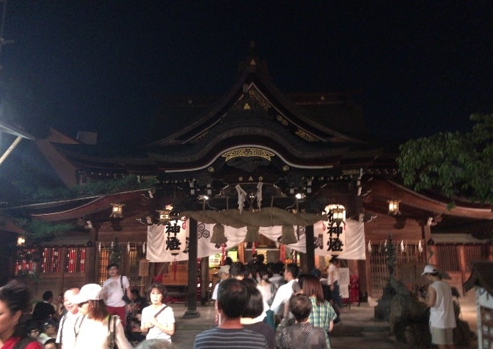 博多祇園山笠「追い山」当日に参拝する見物客