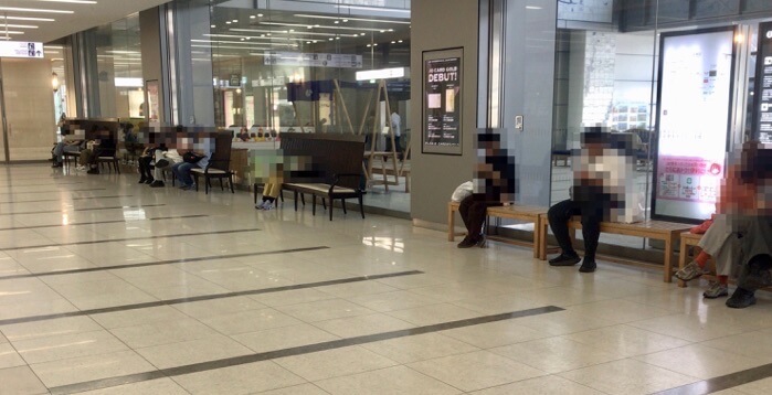 博多駅3階改札口の休憩ベンチ