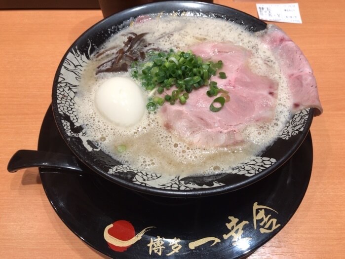 福岡空港の博多一幸舎のラーメン